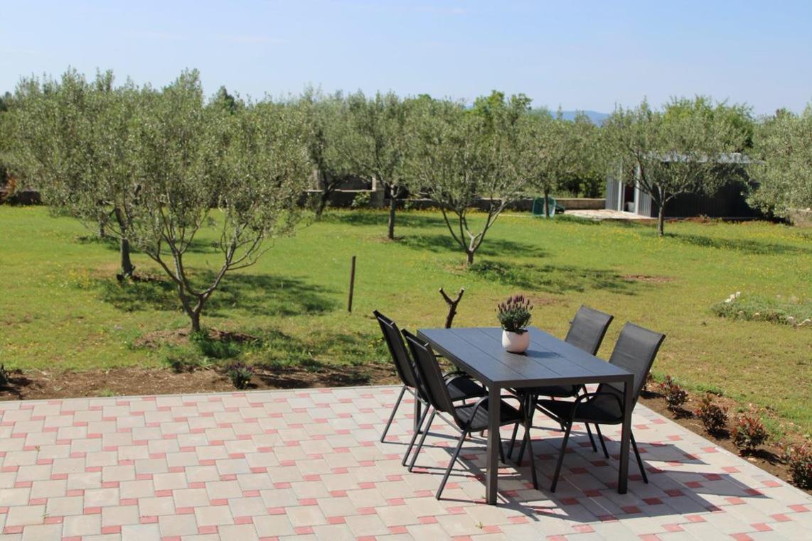 Studio apartman Toni Drniš Esterno foto