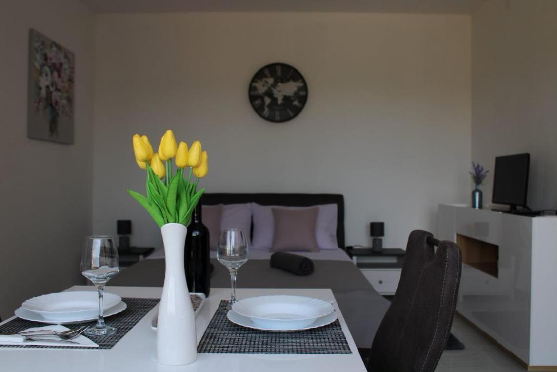 Studio apartman Toni Drniš Esterno foto