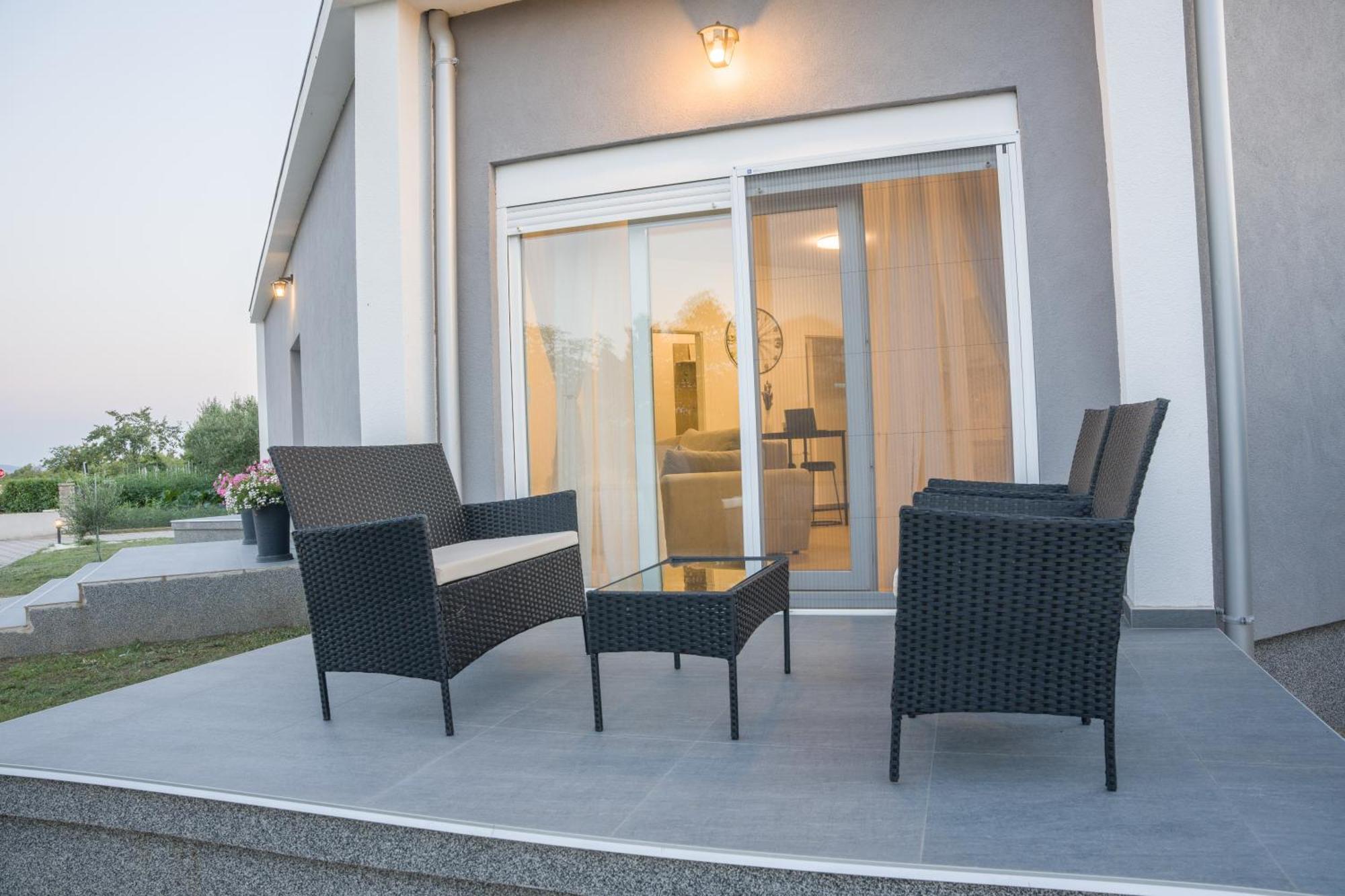 Studio apartman Toni Drniš Esterno foto